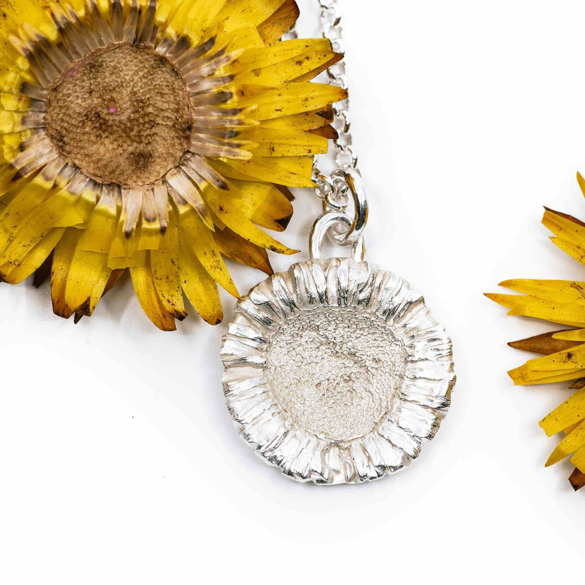 Paper Daisy Necklace