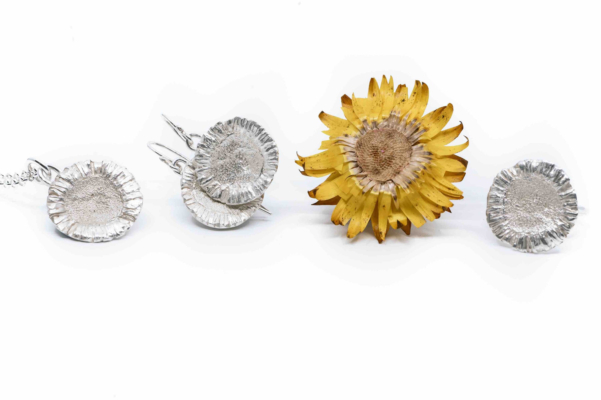 Paper Daisy Ring